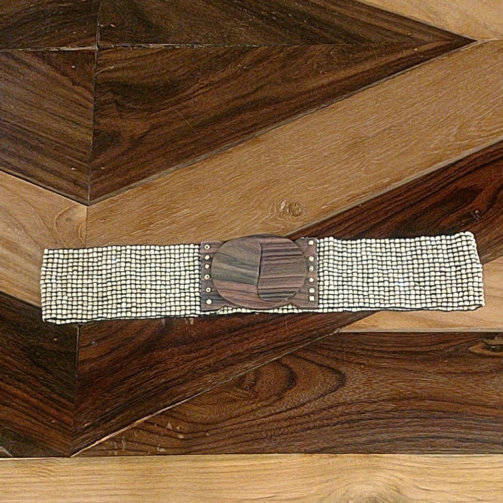 Glass bead belt